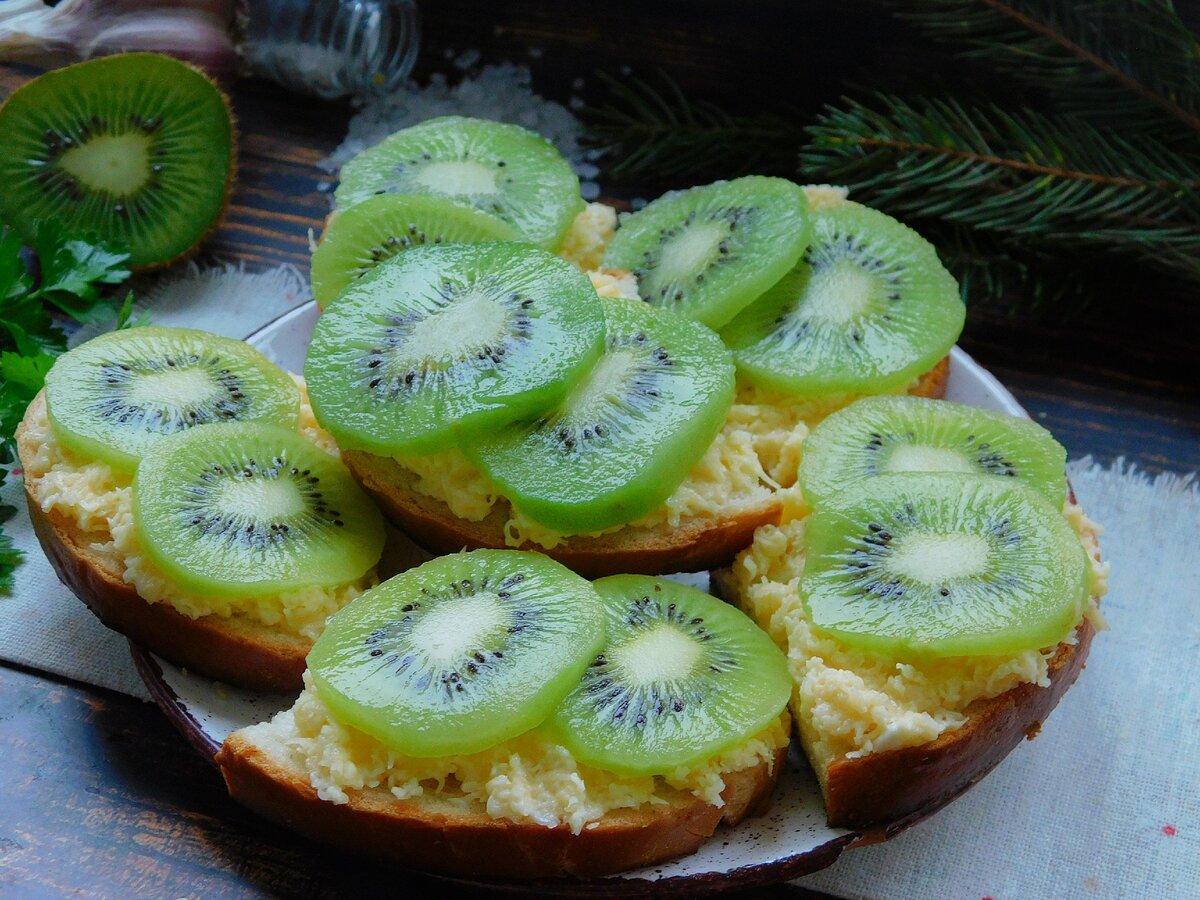 Новогодние бутерброды: самые вкусные варианты закусок для праздничного  стола 🥪 | Еда на каждый день | Дзен