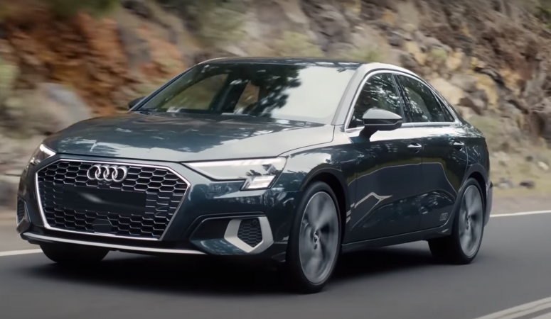 Самой младшей моделью, которая прибудет на наш рынок станет А3. Она будет доступна как в версии хэтчбек, так и в версии седан. Модель построена на платформе MQB и имеет широкую гамму моторов, но ОТТС для нашей страны пока не имеет, так что скорее всего будет ждать 1,5 на 150 л.с и, возможно, 2,0-ый дизель.