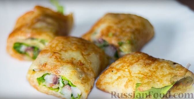 картофель, филе сельди, лук зелёный, листья салата, огурцы, соль, перец чёрный молотый, масло растительное