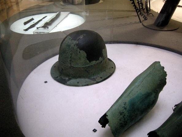 Доспехи и оружие из могилы воина в Сесто Календе, Лигурия. IIV в. до н.э.