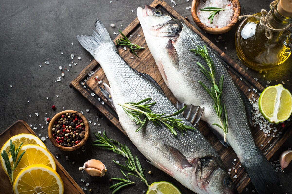 «Как быстро и легко избавиться от запаха рыбы из квартиры, а также с духовки, ножей и разделочной доски»
