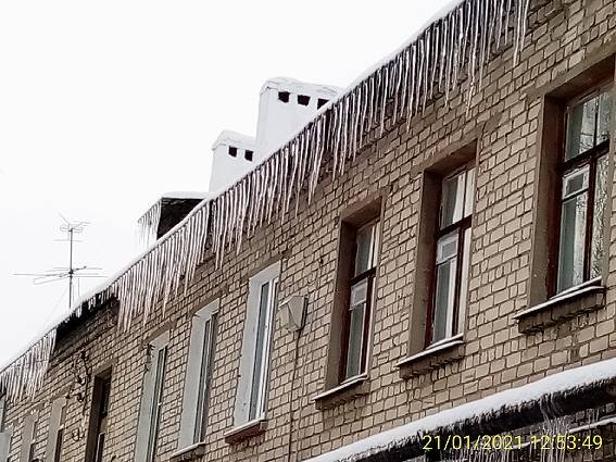 Синоптики обещают оттепель - значит сосульки станут ещё длиннее