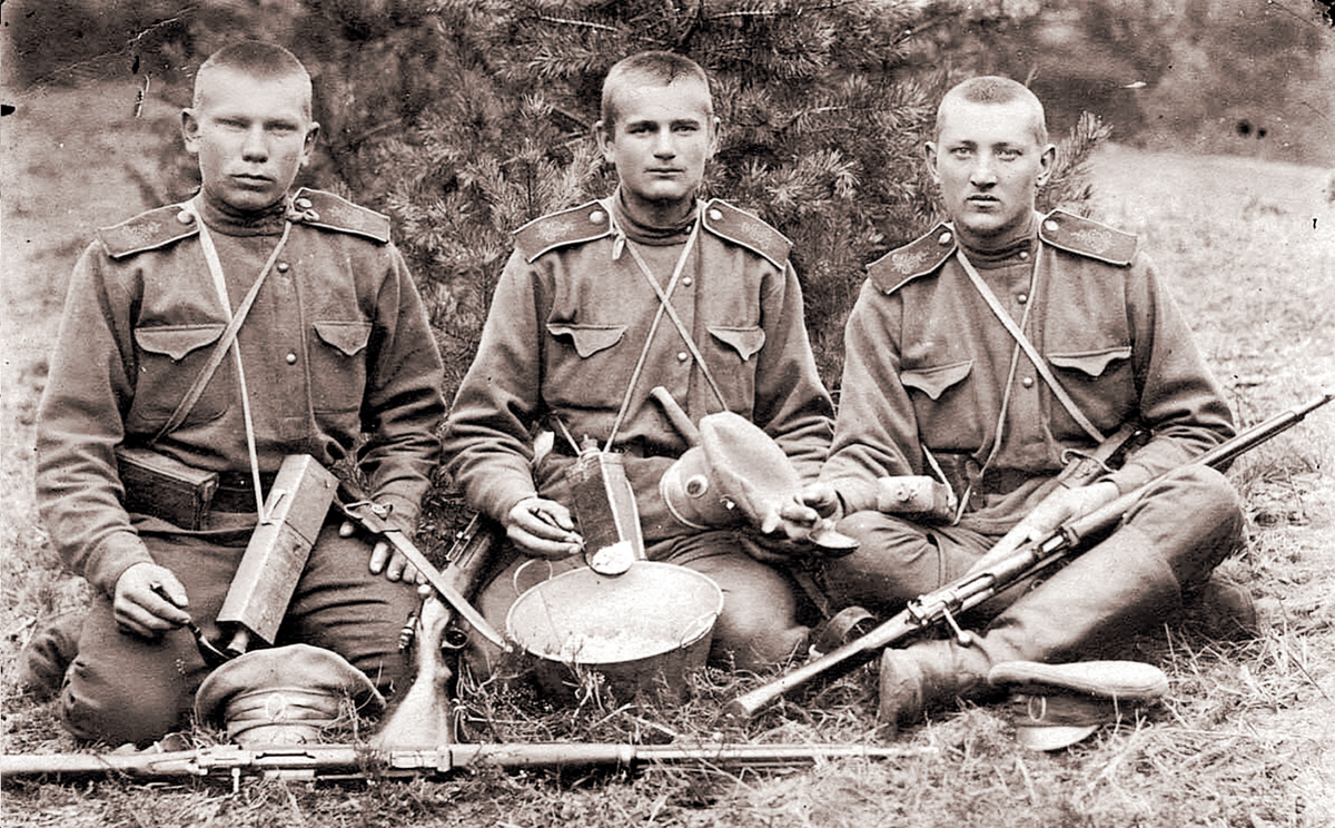 Обед на привале.  1914 год