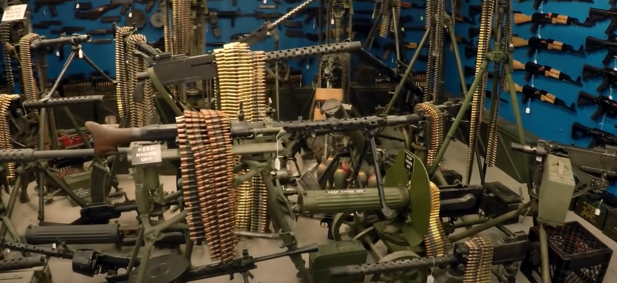в музее больше двухсот пулеметов разного калибра