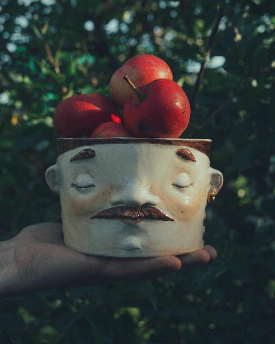 У каждого героя есть имя и своя история