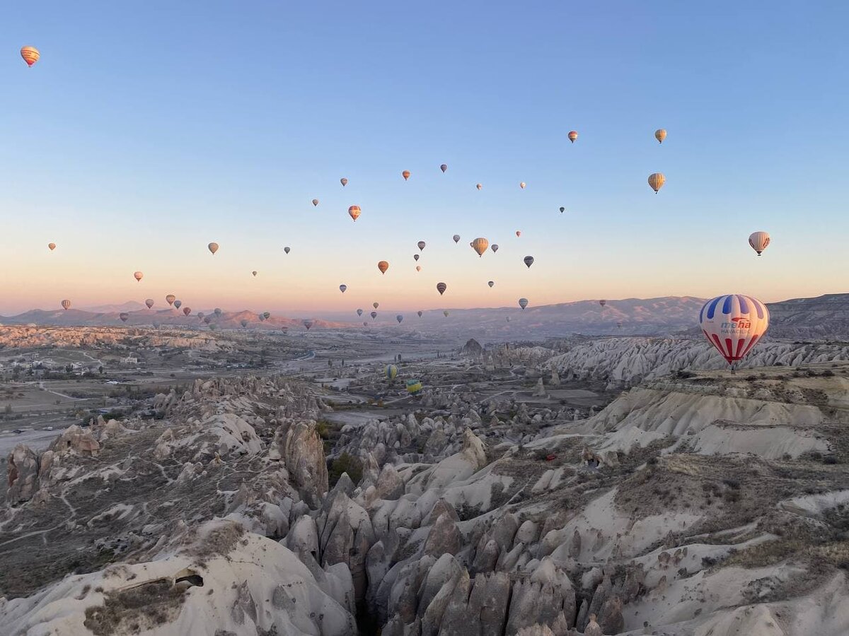 Потрясающе красивая Каппадокия на рассвете