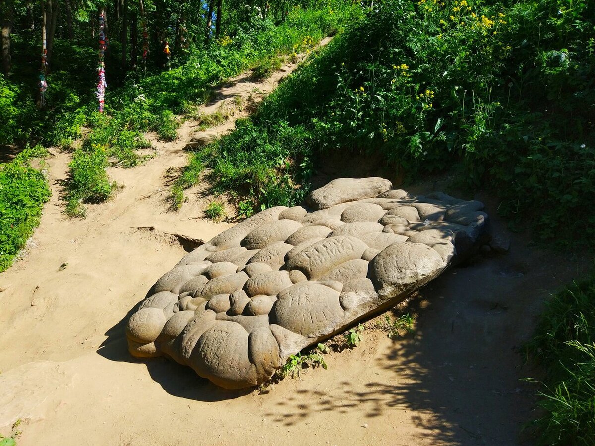 Девий камень