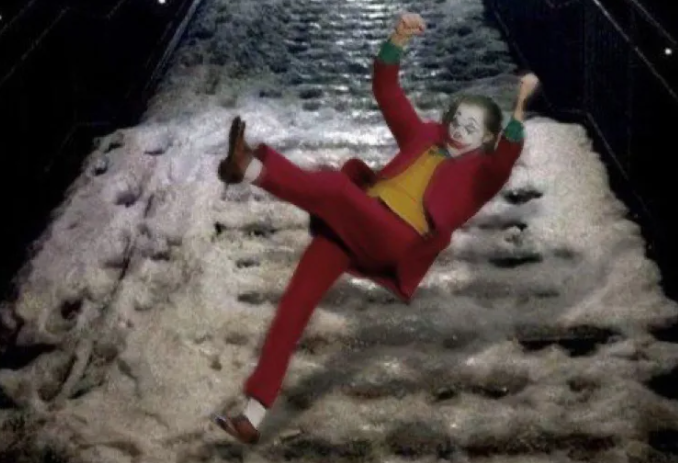 Поскользнулся и упал из-за тяготения