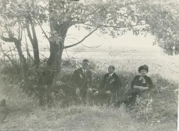 Павел Ежак (слева) с товарищами в годовщину Курской битвы на Поныровской земле