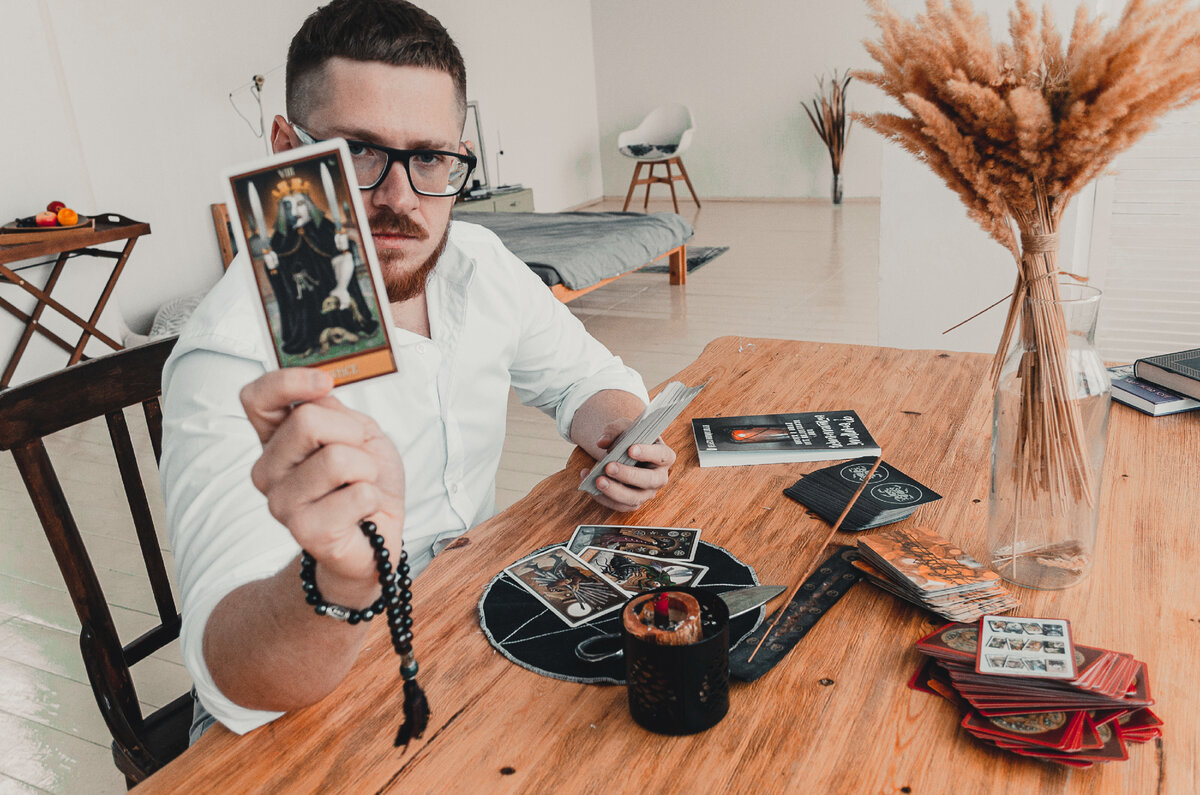 Опытный таролог, психолог, мистик Сергей Нуштайкин