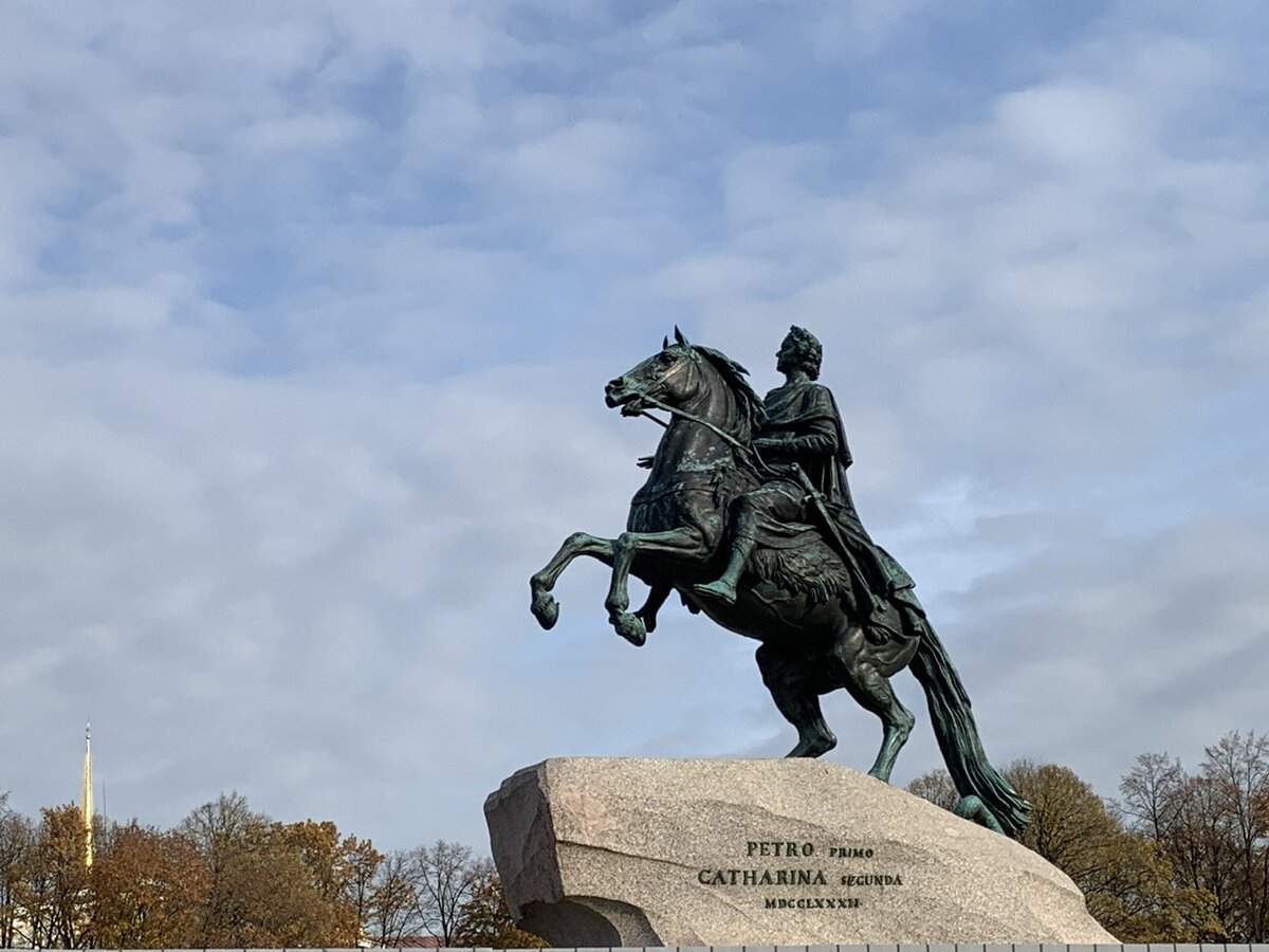 Санкт-Петербург. Памятник Петру у Исаакиевского собора. Фото автора 