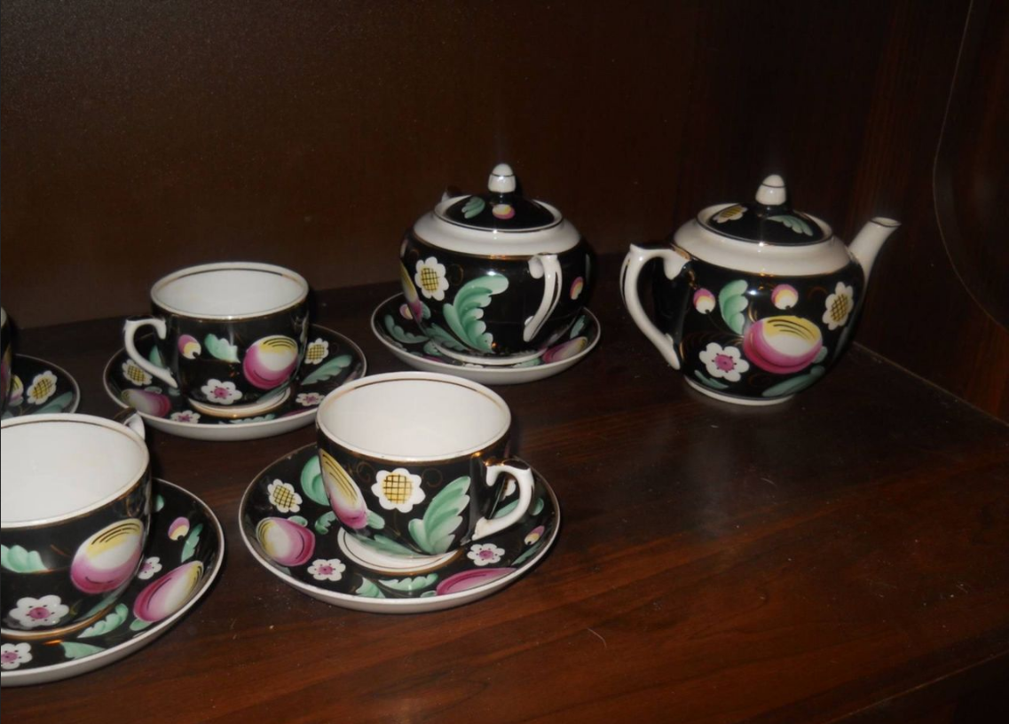 Ещё одно фото, где можно более детально рассмотреть роспись на отдельных предметах. Фото взято из свободного доступа в интернете.