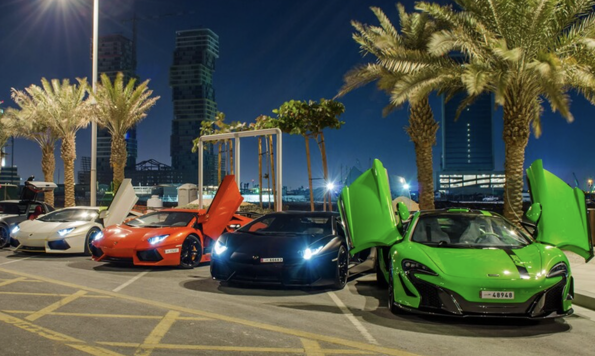 Uae cars. Абу Даби суперкары. Абу Даби Ламборгини. Форсаж Абу Даби. Тачки в Дубаи в Абу-Даби.