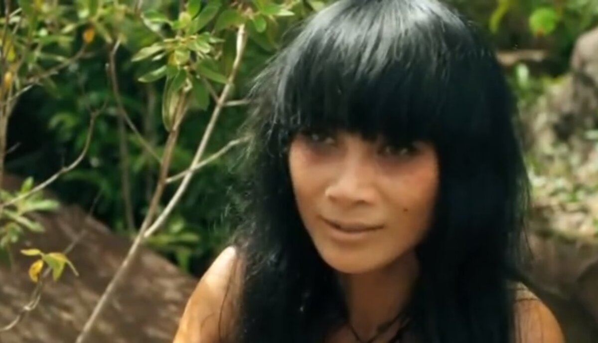 Актриса Бай Лин в роли очаровательной Лайлан (сцена из фильма)