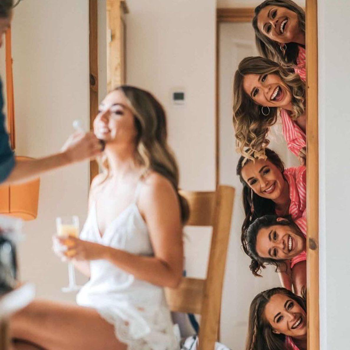 Идеи для фотосессии невесты с подружками 