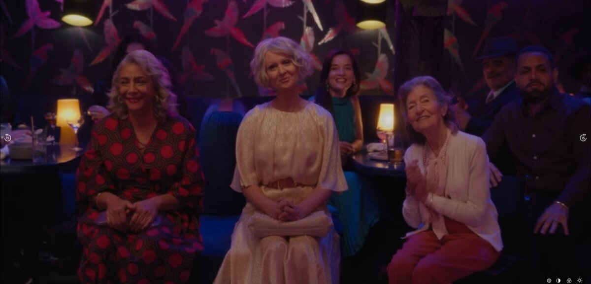 Бабушки Че и Миранда. Миранда посередине.