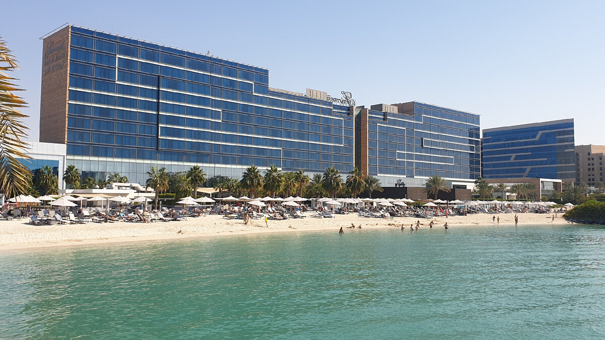 Отель Fairmont Bab Al Bahr.