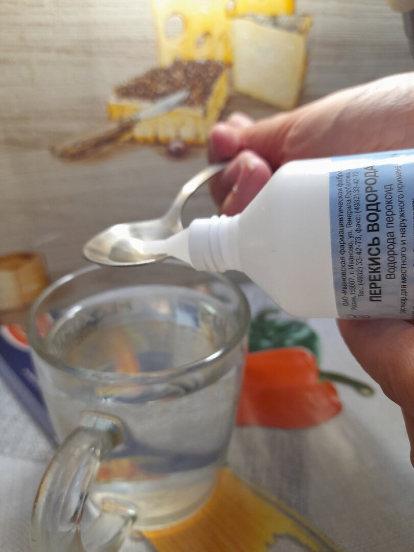 перекись для огурцов опрыскивание. перекись водорода для цветов. подкормка томатов перекисью водорода. обработка рассады перекисью водорода. перекись и комнатные цветы.