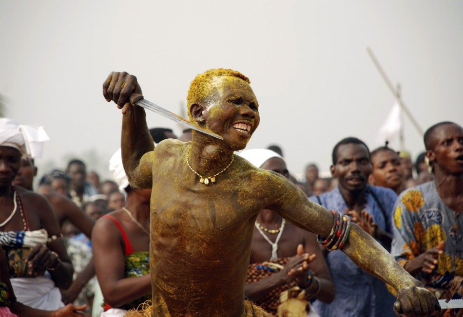 Да, есть и такой танец с ножами. Им отпугивают злых духов (фото в открытом доступе)