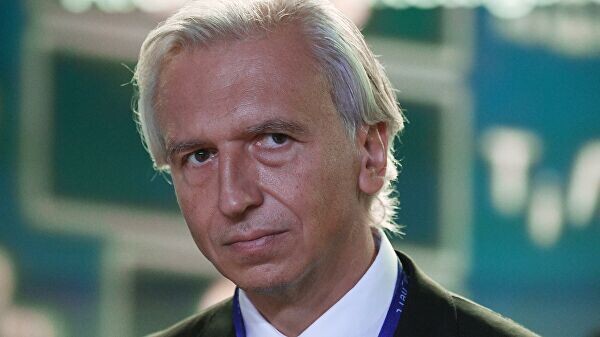    Председатель правления, генеральный директор ПАО "Газпром нефть", президент РФС Александр Дюков на Восточном экономическом форуме© РИА Новости / Григорий Сысоев