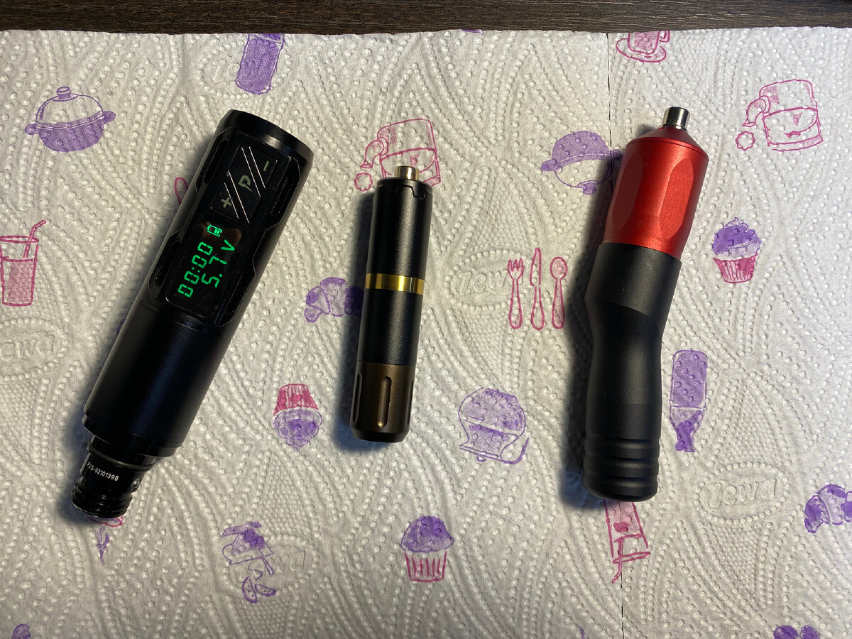 1 беспроводной. Остальные можно с блоком питания на проводах или докупить беспроводной блок. 