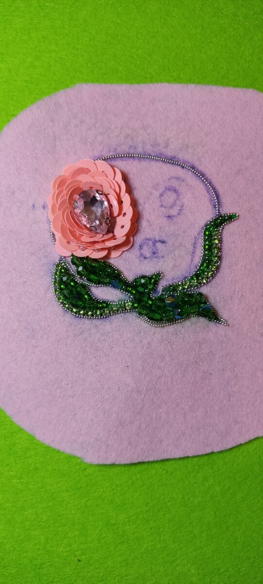 Процесс вышивки броши - пион. 