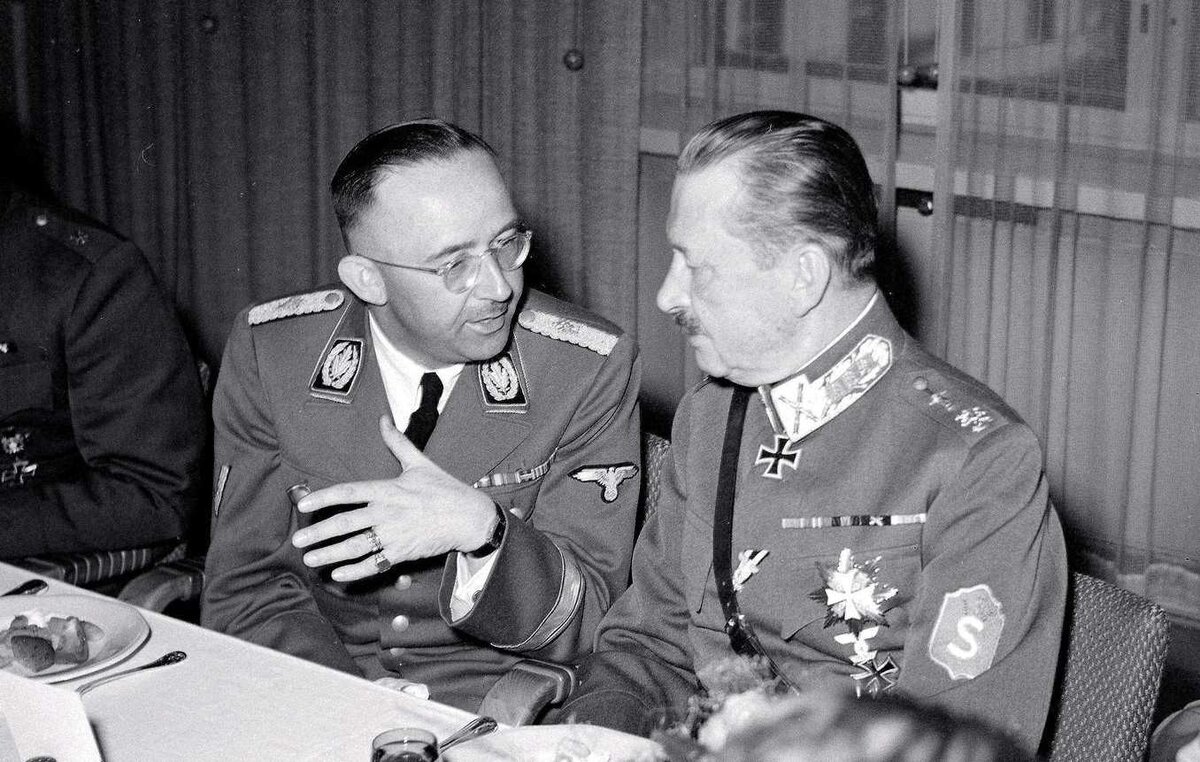 Маннергейм и Гиммлер. Фото финского военного архива.
