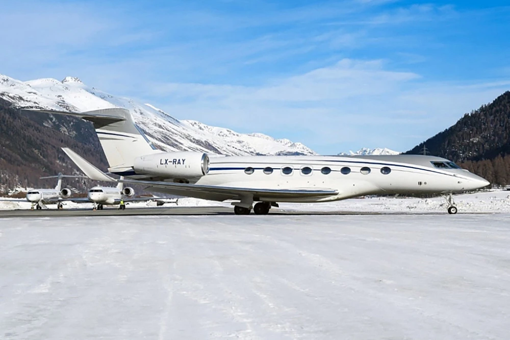 Самолет Gulfstream, принадлежащий Абрамовичу    new.qq.com