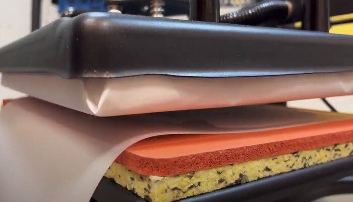 Фото 9. Лист с изображением в прессе