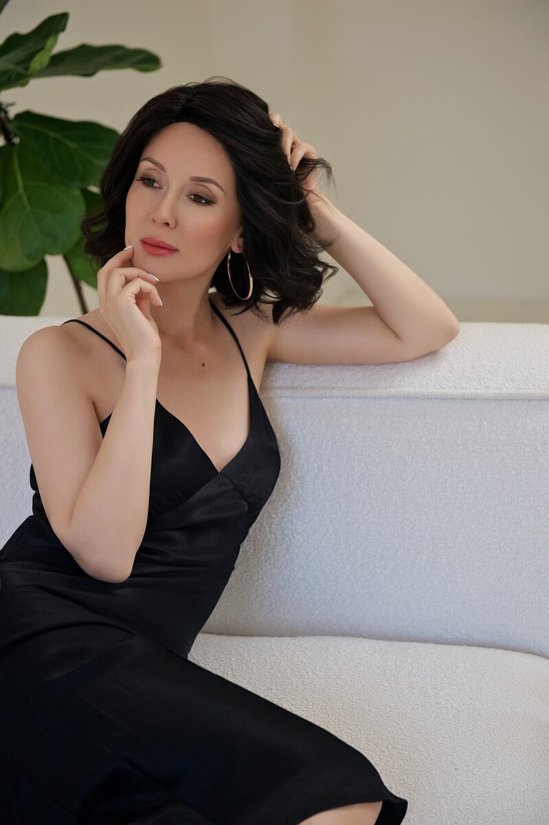 Галина Ткаченко - практикующий психолог, автор статей для профессионального издания Psychologies, создатель 10-ти онлайн курсов, которые прошли 70 360 женщин по всему миру