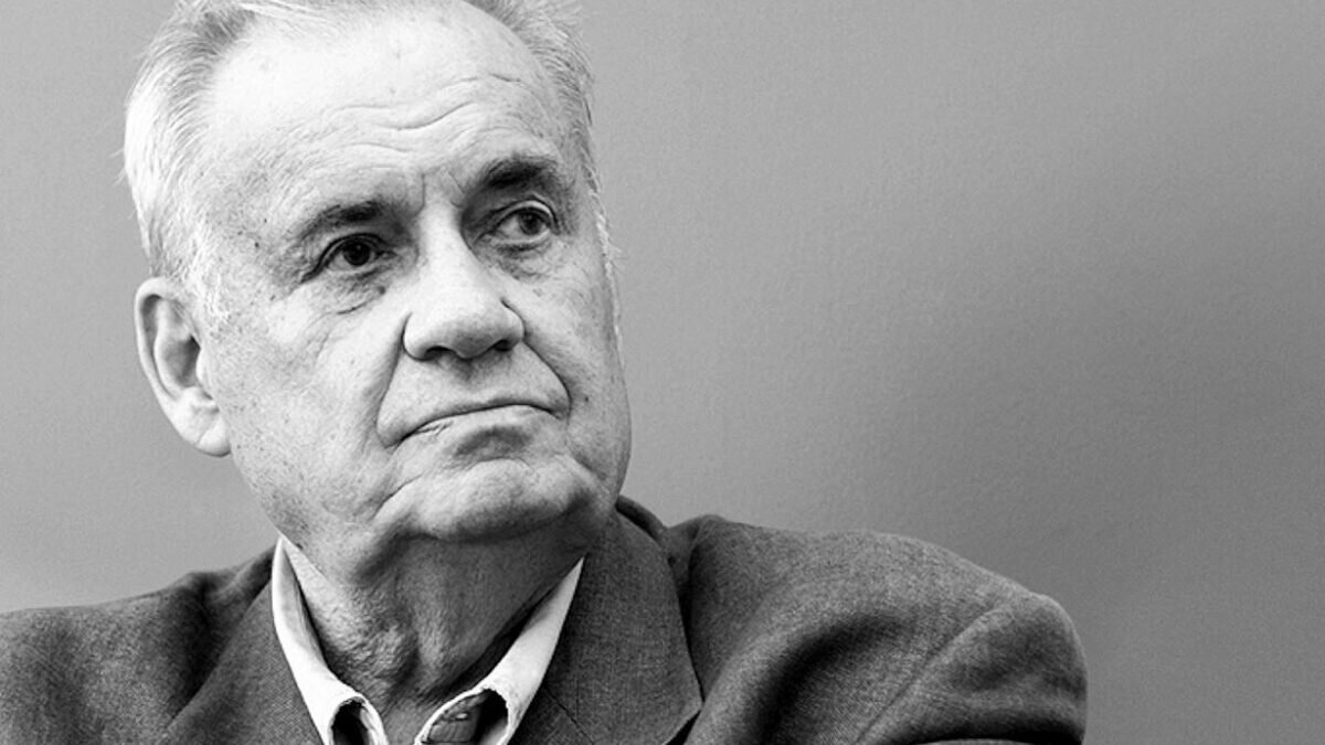 Красный квадрат📷
