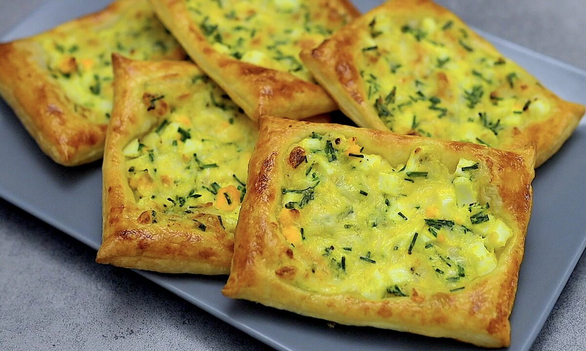 Слоеные пирожки с яйцом и зеленым луком (дуэль) - пошаговый рецепт с фото
