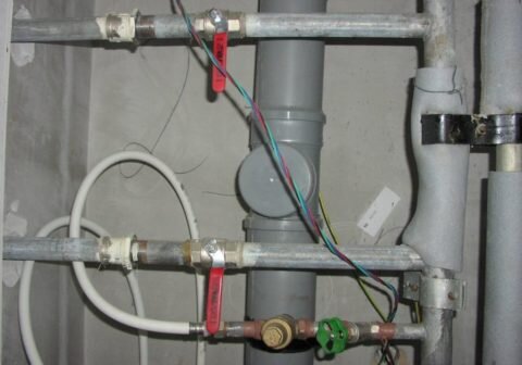 Гибкая подводка vrt. Подводка zip-flex пвх д/газа 0 5 м вн/вн. Подводка гвс. Подводка гибкая monoflex 30см для воды г1/2-ш1/2. Разводка из нержавеющих труб.