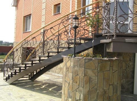  Уличная лестница