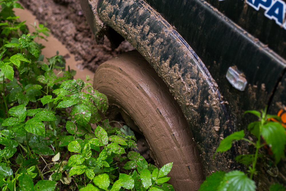  
История эта началась полгода назад, когда Слава в шутку сказал, что "уазик говно и не едет", а я добавил, что "возможно, но уж всяко получше навары"...
