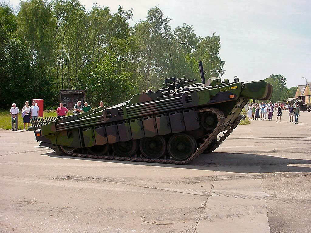 Stridsvagn 103. Шведский танк Стридсвагн 103. Танк Strv 103. Шведский безбашенный танк Strv 103.