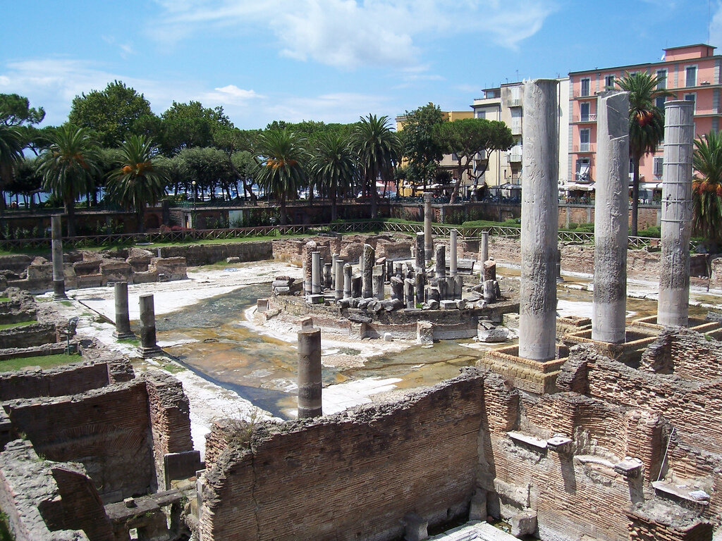 Macellum of Pozzuoli — древнее рыночное здание в Pozzuoli 