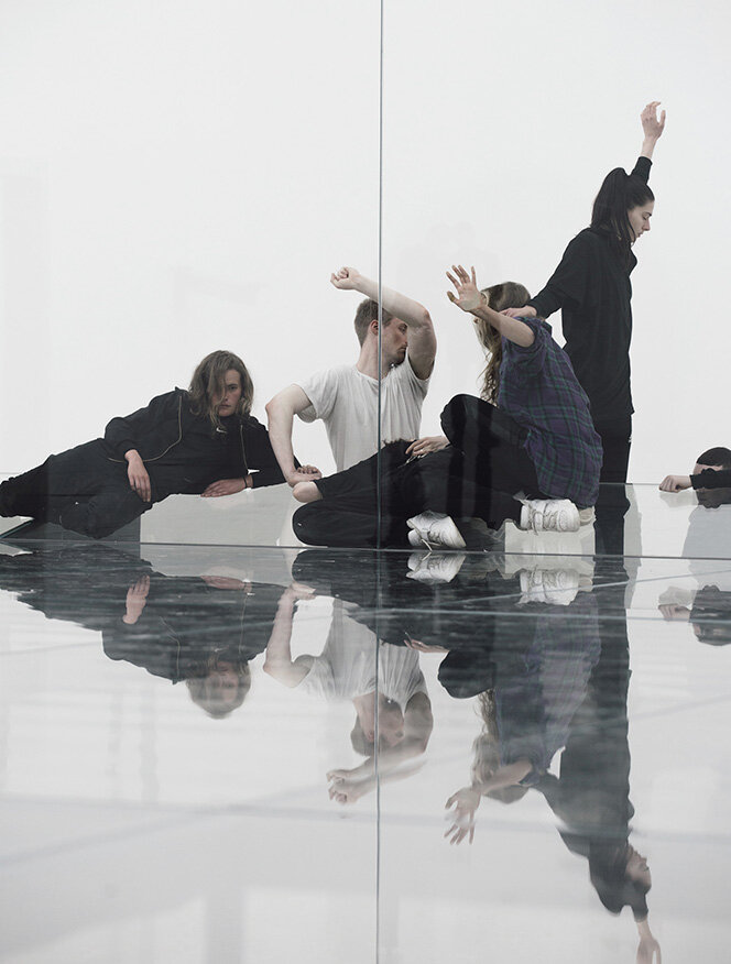 Анне Имхоф. Фауст (Anne Imhof). Немецкий павильон, Венецианское биеннале 2017 / Фото из журнала Интерьер + Дизайн