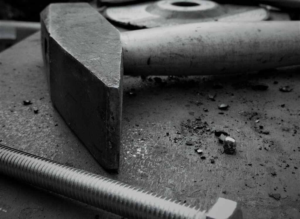 Что такое слесарный верстак?