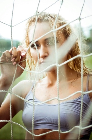 Защитник женского ФК Енисей Наталья Морозова