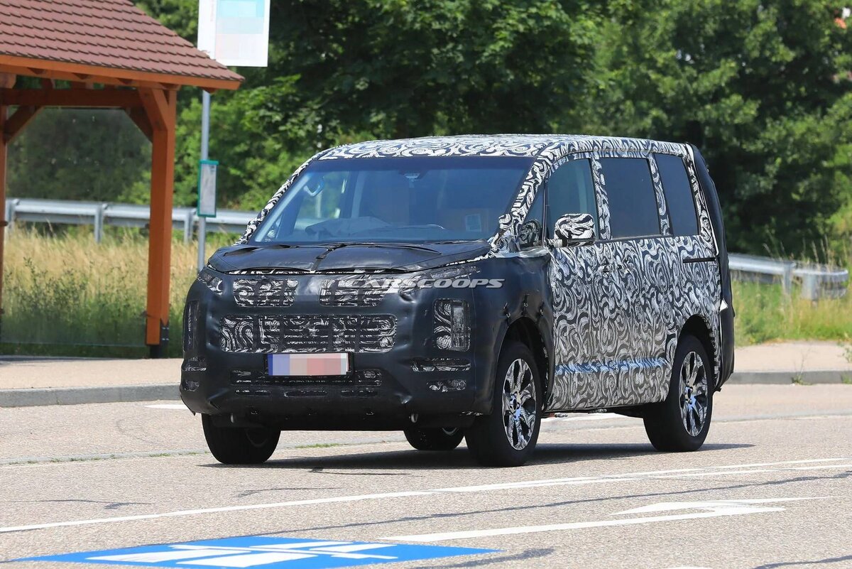 Delica 2019. Mitsubishi Delica 2019. Мицубиси Делика 2019. Митсубиси Делика новая. Минивэн Митсубиси Делика 2019.