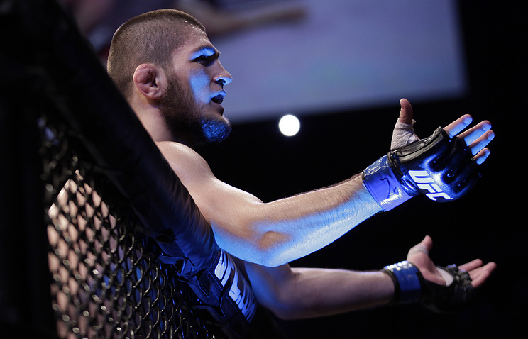 Менеджер Хабиба и сам Хабиб изначально озвучили сумму 10 млн. долларов, отличный скачок вверх с 400 тыс. долларов, однако эту сумму не утвердили и предложили провести бой за 6 млн. долларов, эта сумма стала приемлема для бойца и его команды. Самый оплачиваемый российский боец - заявил отец Нурмагомедова в интервью, на вопрос, кем является Ваш сын.