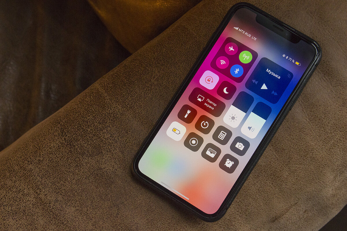 
Итак, вы присмотрели айфон или, как в моем случае, ноутбук. Стоимость выбранной ноутбука была в м-видео 75 990 рублей. Не мало, правда?!А теперь ответьте: хотели бы получить скидку в 6 000 рублей? А iphone X скидка доходит до 10 000 рублей.