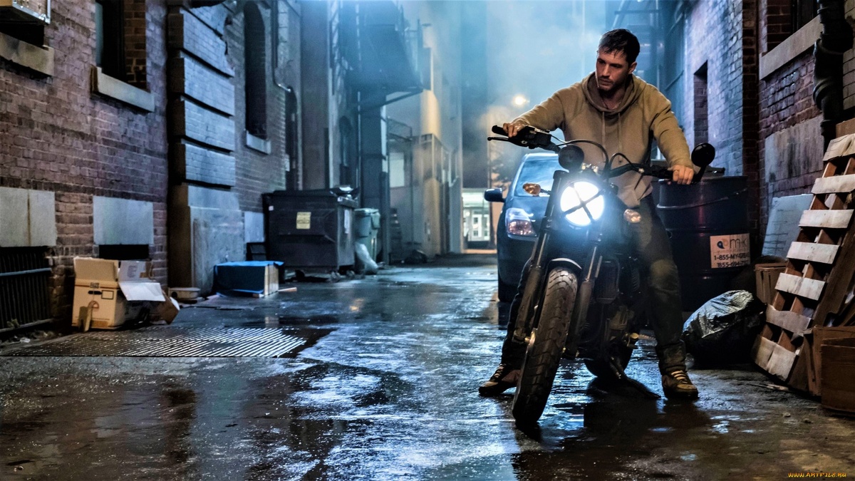 Том Харди в фильме "Веном", 2018 год.