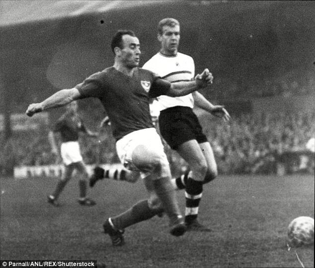 Сондерс был отличным футболистом,проведя 392 игры забил аж 207 голов,играя почти в 5 клубах