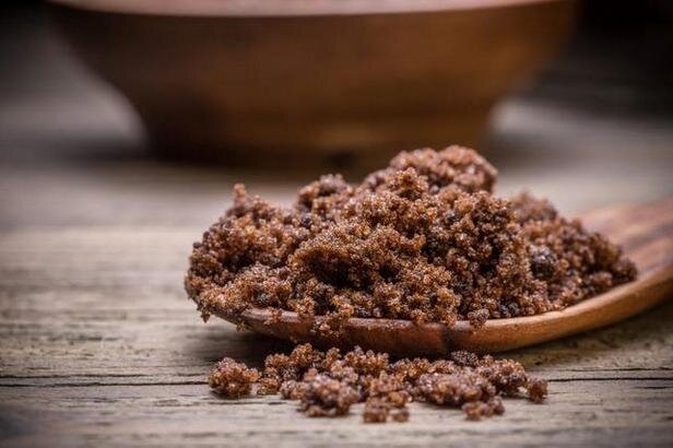Существует довольно много разновидностей коричневого сахара, но очень часто в рецептах указано просто "коричневый сахар". И каждый понимает это по-своему.-2