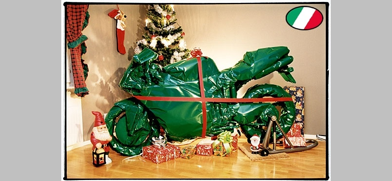 Конечно лучшим подарком от Деда Мороза будет новый мотоцикл мечты, но увы не всем суждено найти это под елкой.