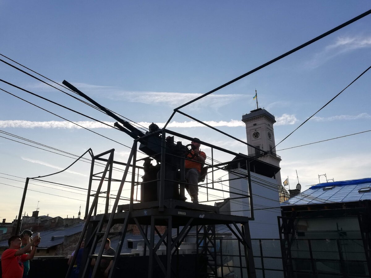 (Около Ратуши Львова)