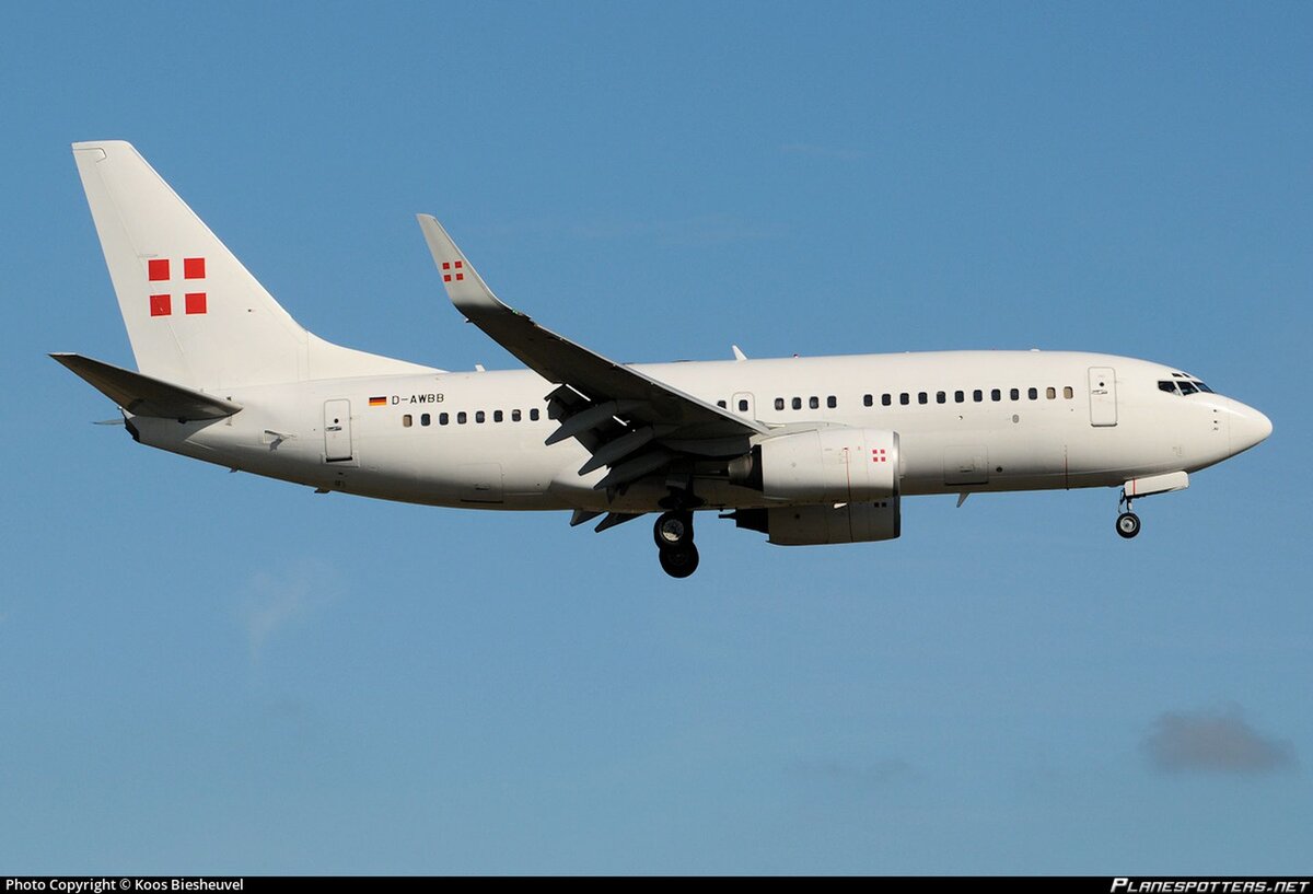 На дальних рейсах Lufthansa со слабой загрузкой, зато высокой долей бизнес-трафика, работали Boeing 737-700BBJ немецкого подразделения PrivatAir