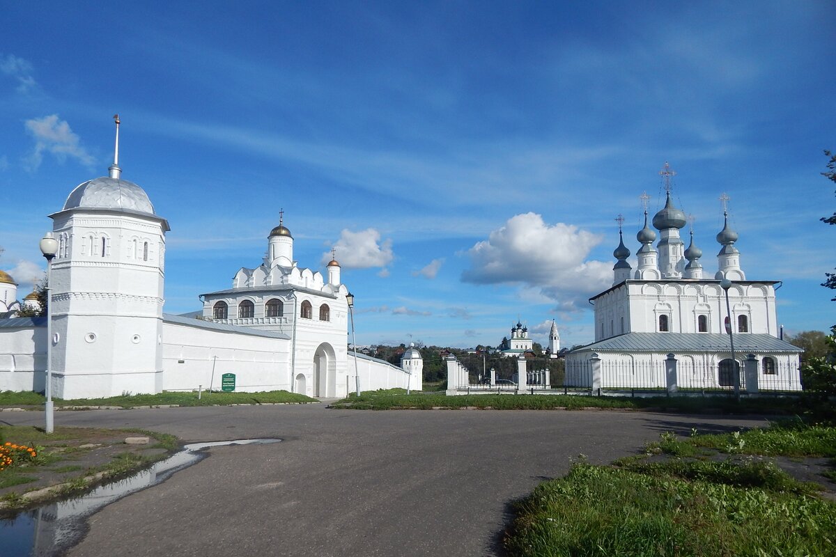 Монастыри суздаля фото с названиями